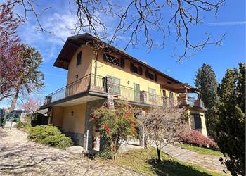 APPARTAMENTO AL PIANO TERRA IN VILLA BIFAMILIARE