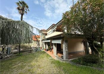 VILLA D'EPOCA SIGNORILE CON GIARDINO