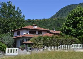 Villa for Sale in Cittiglio