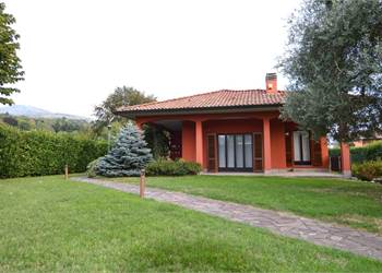 VILLA INDIPENDENTE CON DUE UNITA' ABITATIVE