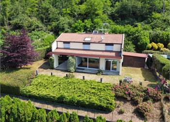 Villa for Sale in Cocquio Trevisago